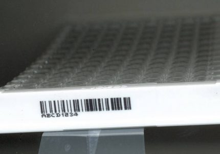 microplate with barcode labeling